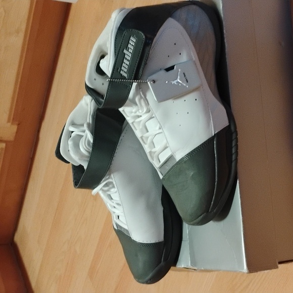 Men's 2005 Air Jordans Team Strong - Picture 8 of 8